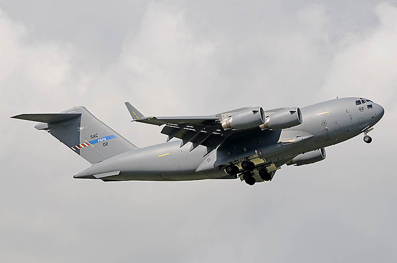 pic 25.jpg - C-17 ‘Globemaster III’ of the Heavy Airlift Wing (HAW) 